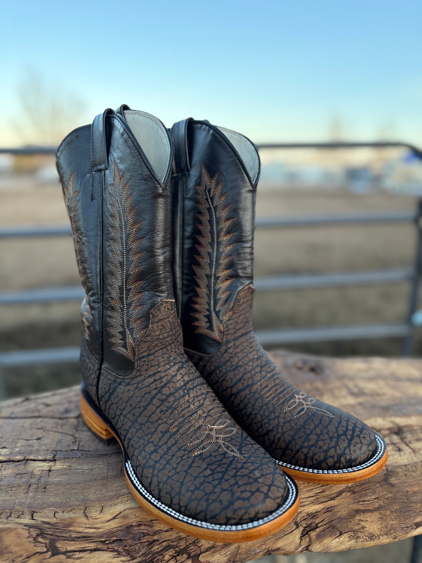 Brown Bull Neck Round Toe Boots